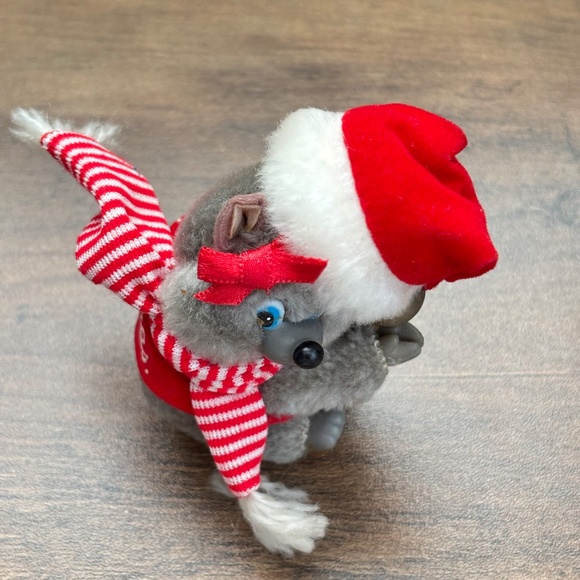 VINTAGE Gray Christmas MOUSE CLIP ON HUGGER Gripper Toy Pencil Santa Plush 1980s - Picture 3 of 10